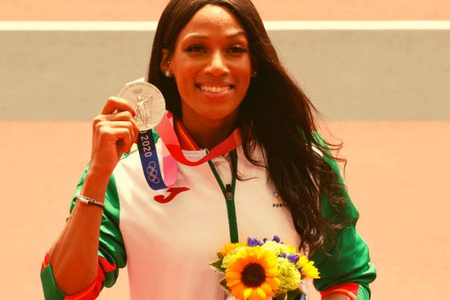 Patrícia Mamona Traz Medalha de Prata