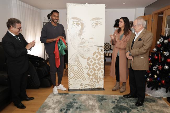 Nelson Évora recebe homenagem do Comité Olímpico de Portugal
