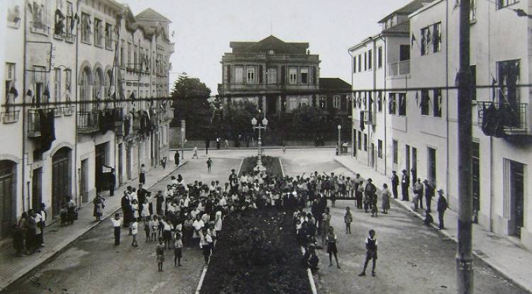 A Luz Eléctrica da Rua Júlio Lima foi inaugurada pelas 19 horas do dia 6 de Setembro de 1937 Alliança