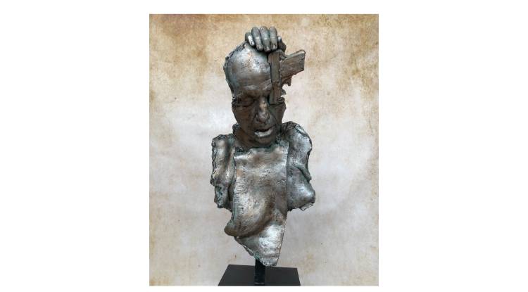 Escultura da exposição Caminhos do Combatente - peça Arrepios