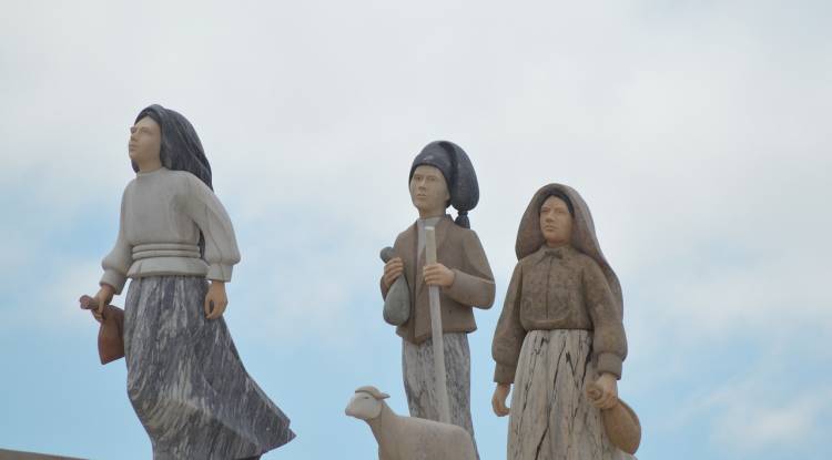 Estátua dos três Pastorinhos