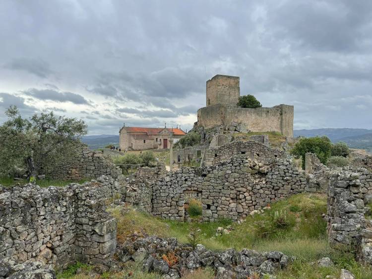  Pegada pelas muralhas das “Marialvas”