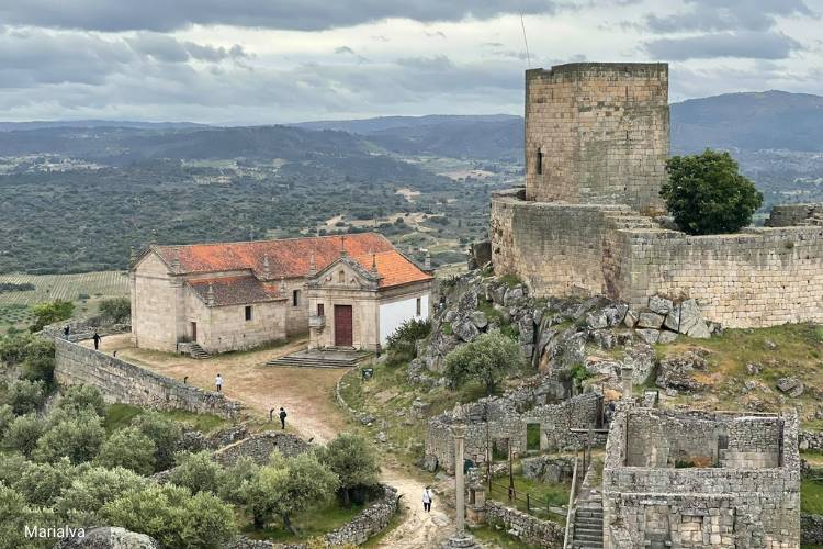  Pegada pelas muralhas das “Marialvas”