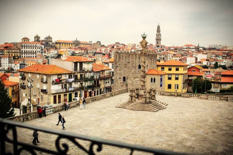 A Sé Catedral do Porto: o Primeiro Bispo e o Primeiro Padroeiro