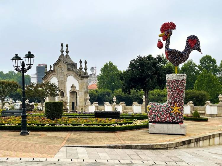 Em Barcelos Mora o Galo que é Lenda e Artesanato