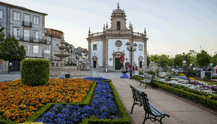 Em Barcelos Mora o Galo que é Lenda e Artesanato
