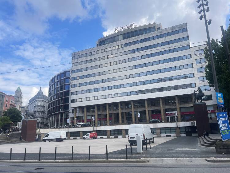 Porto Modernista: A Praça D. João I como espelho de uma cidade em mudança