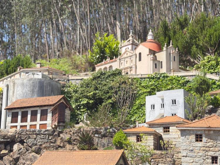 O Encanto das Aldeias em Miniatura: Pequenos Mundos, Grandes Memórias