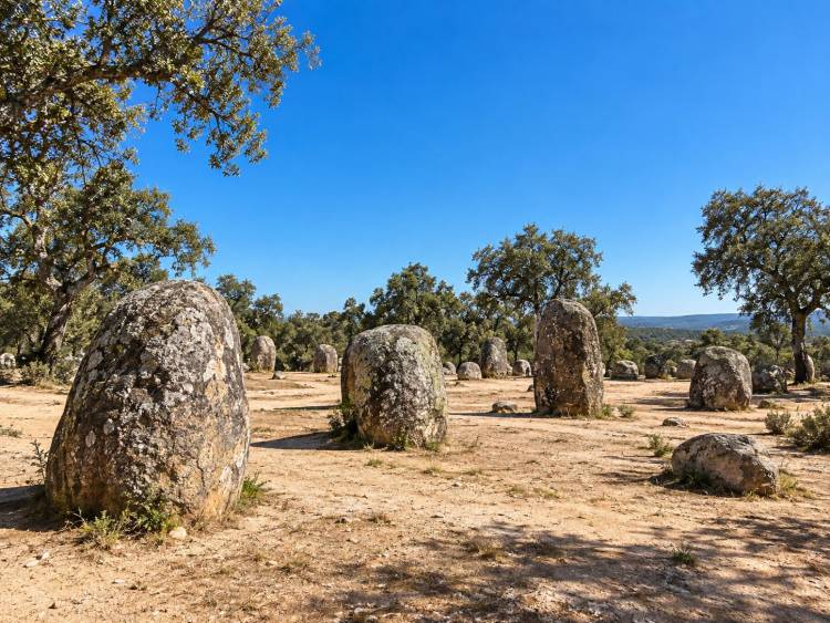 De Viana do Alentejo a um círculo de pedras mais antigo do que Stonehenge